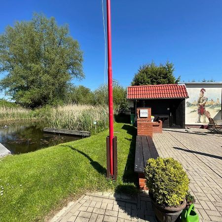 Schöner Ferienbungalow umgeben von Natur und nicht weit zur Ostsee Neubukow Exterior foto