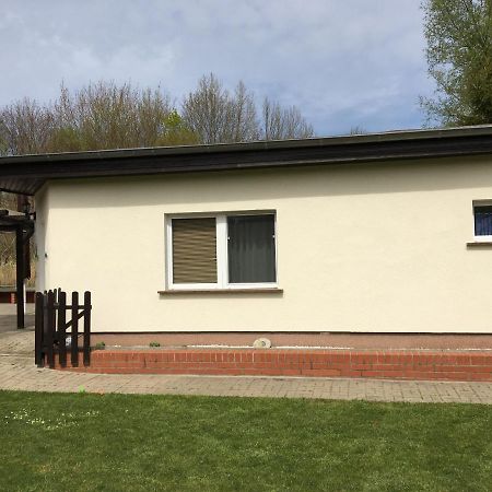 Schöner Ferienbungalow umgeben von Natur und nicht weit zur Ostsee Neubukow Exterior foto