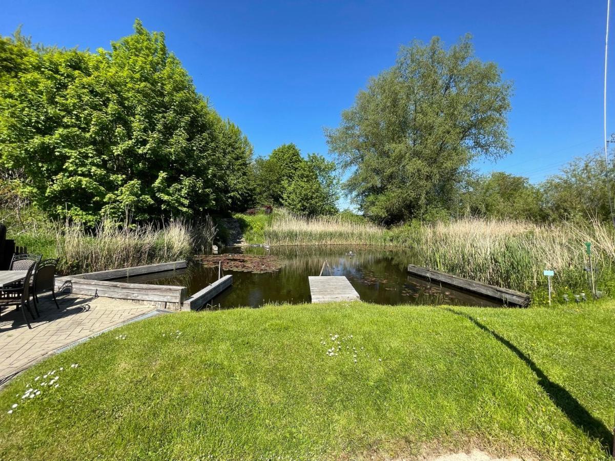 Schöner Ferienbungalow umgeben von Natur und nicht weit zur Ostsee Neubukow Exterior foto