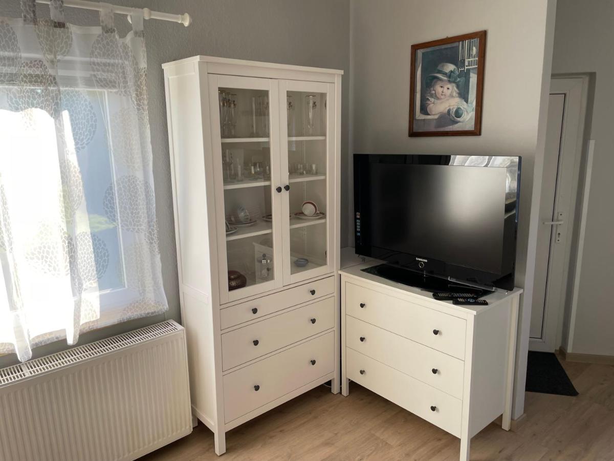 Schöner Ferienbungalow umgeben von Natur und nicht weit zur Ostsee Neubukow Exterior foto